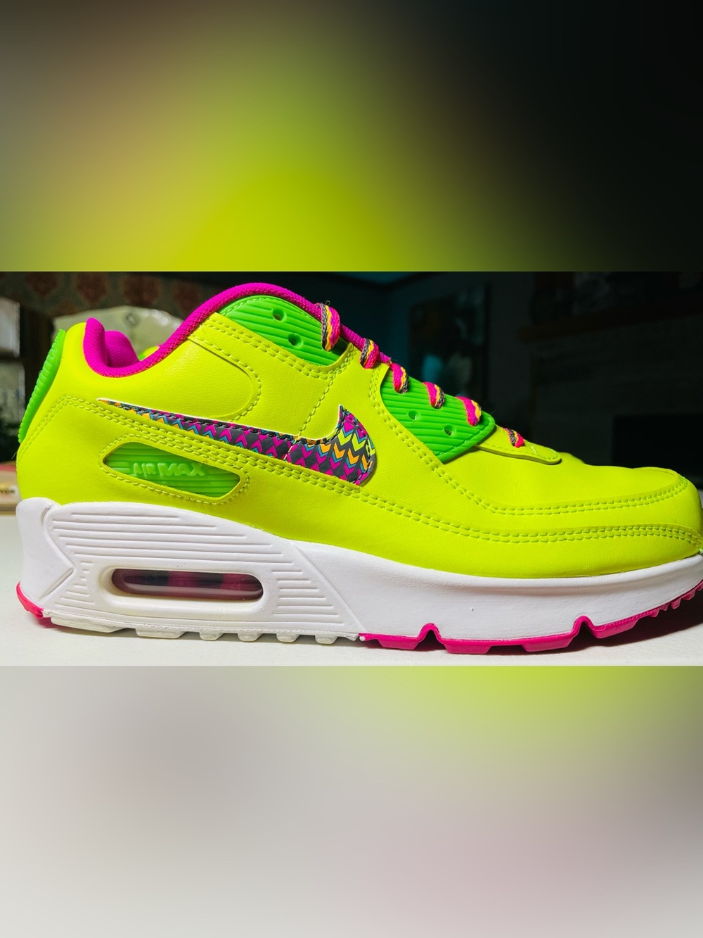 Nike Air Max 90 Leather
Volt Fire Pink (GS)
6Y- 7.5W
